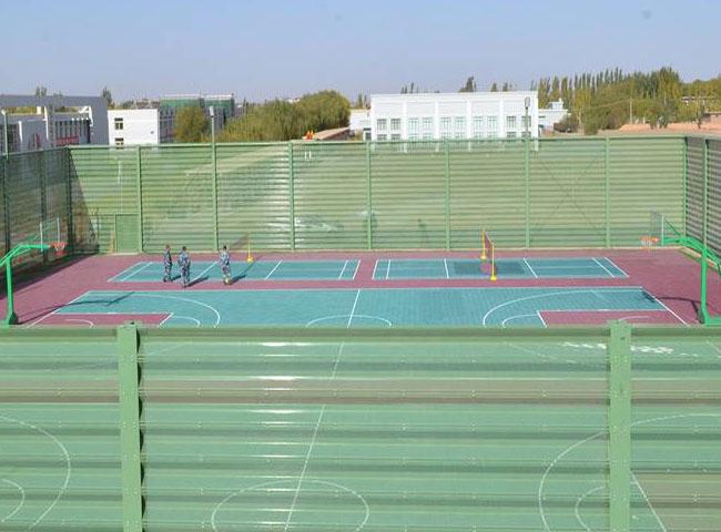windbreak塀競技場