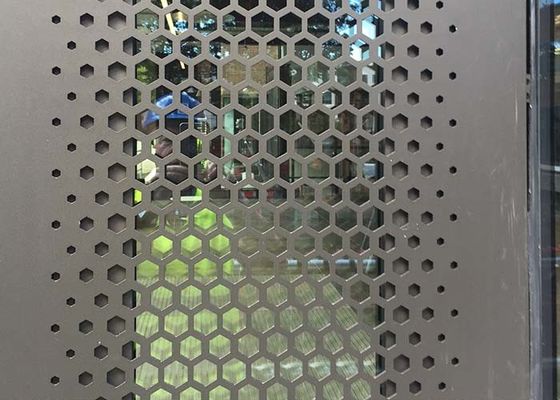 創造的なabdの現代的なパターンが付いている穴があいた金属のパネルを切るレーザー