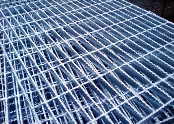 産業の、市民および商業建物のための鋸歯状にされた溶接された鋼鉄格子の高い忍耐容量そして高い安全性