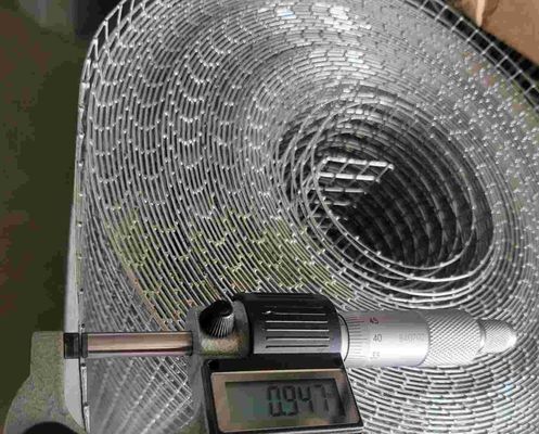 2.5-25cm 穴 溶接した電線網パネル 1 12 インチ × 1 インチ