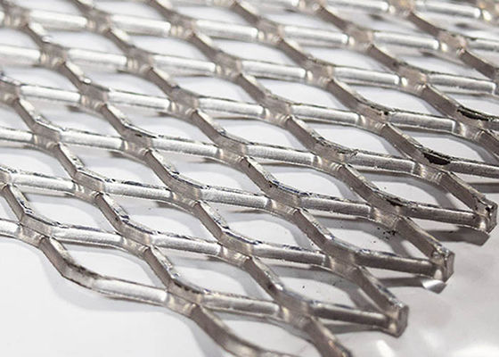 アンチスライド特性を持つ,上昇した拡張金属シート