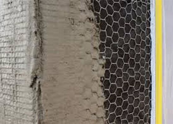 屋根 と 壁 を 強化 する ステューコ 網 の よう に 用い られ た 六角 線 の 網